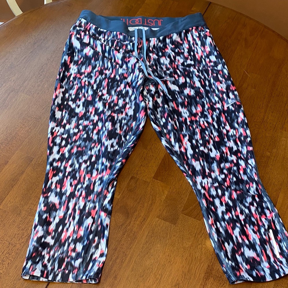 Nike Dri-FIT Gray and Red Performance Capris Large